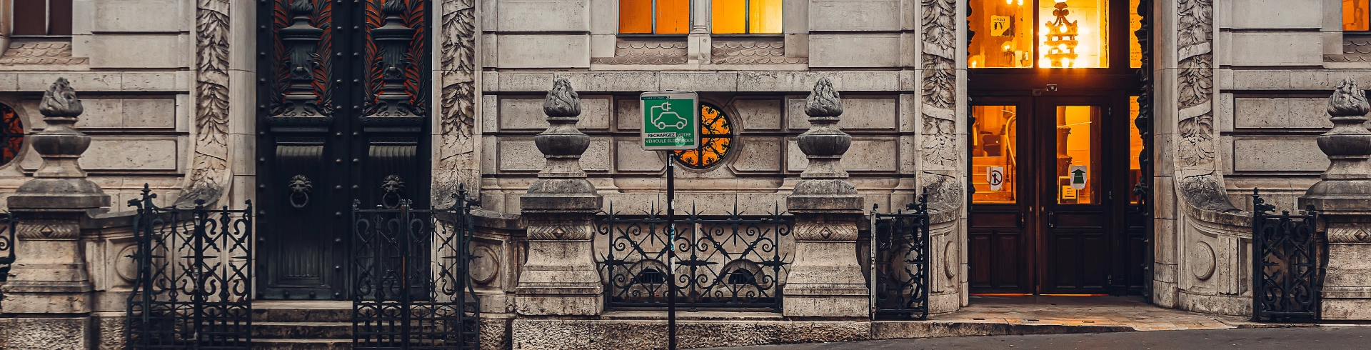 Spécialisé en Paris disponible à vendre